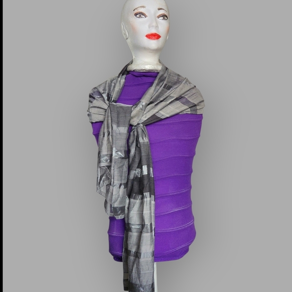 Jessica Womens Elegant Black and Gray Patterned Scarf - Picture 4 of 9